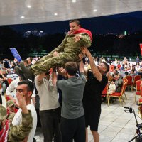Bursa’da ‘özel’ askerlere renkli kına eğlencesi 