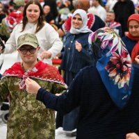 Bursa’da ‘özel’ askerlere renkli kına eğlencesi 