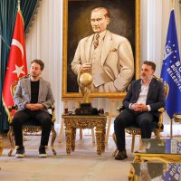 Şampiyon hentbolculardan Başkan Vekili Biba’ya ziyaret 