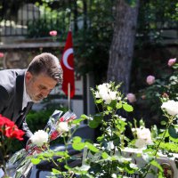 Başkan Vekili Şahin Biba’dan şehitlik ve esnaf ziyareti   