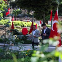 Başkan Vekili Şahin Biba’dan şehitlik ve esnaf ziyareti   
