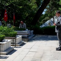 Başkan Vekili Şahin Biba’dan şehitlik ve esnaf ziyareti   