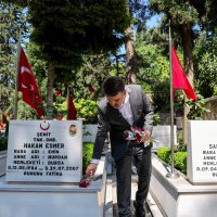 Başkan Vekili Şahin Biba’dan şehitlik ve esnaf ziyareti   