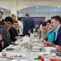 Başkan Vekili Şahin Biba, bayram sabahı öğrencilerle buluştu  