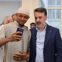 Başkan Vekili Şahin Biba, bayram sabahı öğrencilerle buluştu  
