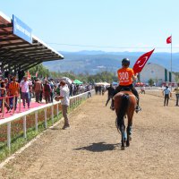 Rahvan at yarışları nefes kesti 
