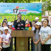 Çocuklar eskimeyen oyunlarla doyasıya eğlendiler 