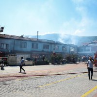Büyükşehir'den Kayhan'daki yangına hızlı müdahale 