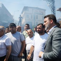 Büyükşehir'den Kayhan'daki yangına hızlı müdahale 