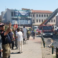 Büyükşehir'den Kayhan'daki yangına hızlı müdahale 