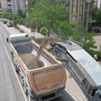  Büyükşehir Üçevler Mahallesi’nde asfalt yeniliyor 