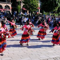 Tarihi Hanlar Bölgesi'nde halk dansları şöleni 