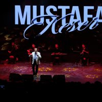 Mustafa Keser’den müzik ve kahkaha dolu gece 