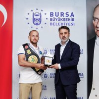 Başkan Vekili Biba'dan dünya şampiyonu güreşçiye tebrik 