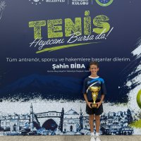 Büyükşehir Belediyespor tenisçileri kupaları topladı 