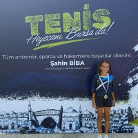 Büyükşehir Belediyespor tenisçileri kupaları topladı 