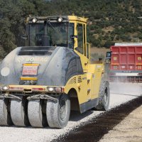 Büyükşehir 5 ilçede yolları yeniliyor  