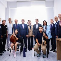 Başkan Vekili Biba, öğrencilerin ilk ders heyecanına ortak oldu
