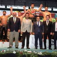 Büyükşehir güreşçisinden Cumhurbaşkanlığı Kupası’nda üçüncülük başarısı