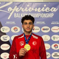 Büyükşehir Belediyesporlu güreşçilerden 3 madalya