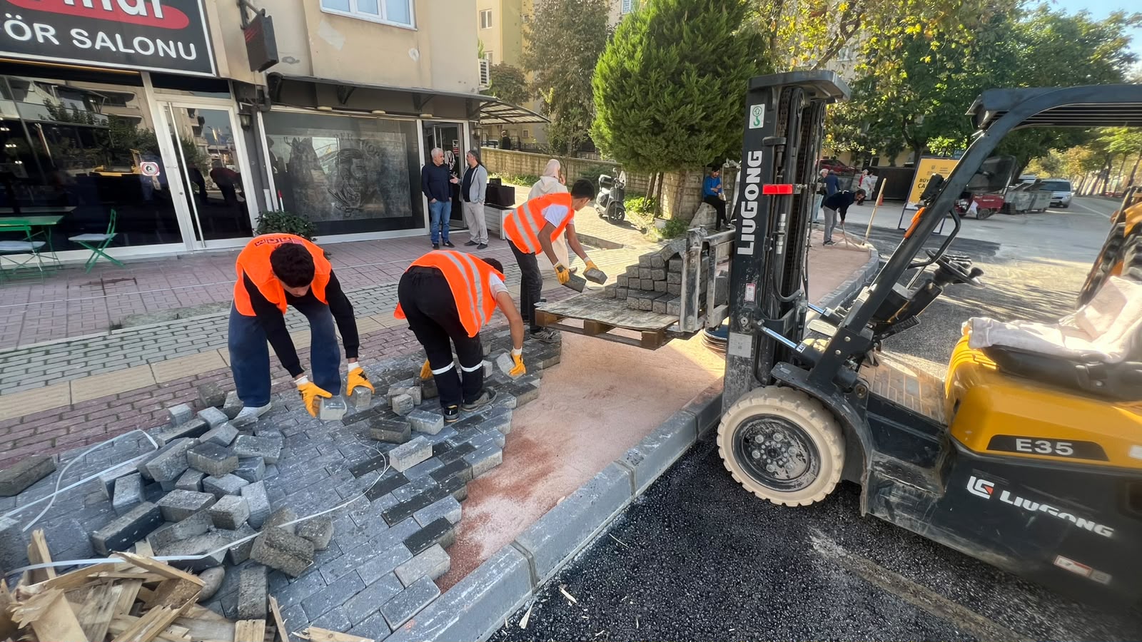Büyükşehir, Erdoğan Caddesi'ni yeniliyor