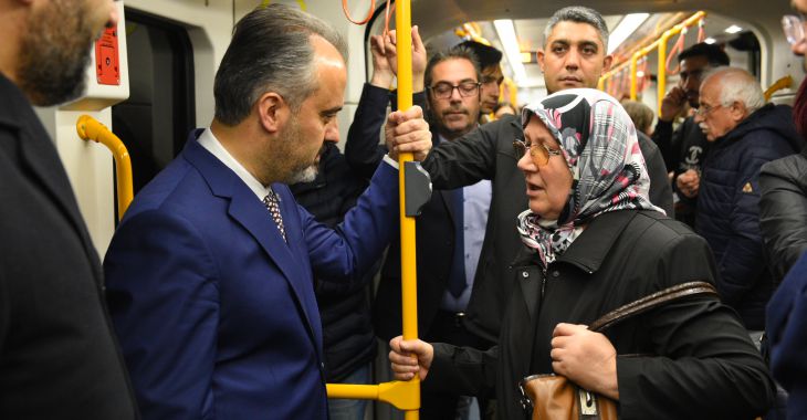Başkan Aktaş, metroda vatandaşı dinledi