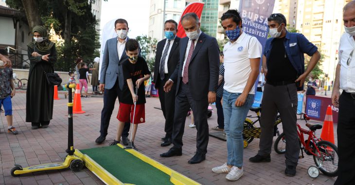 Çocuklar spor yaparak eğleniyor