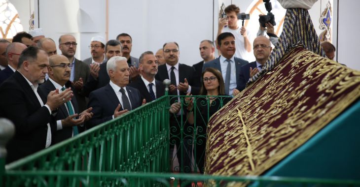 6 asırlık türbenin ‘sanduka örtüsü’ yenilendi